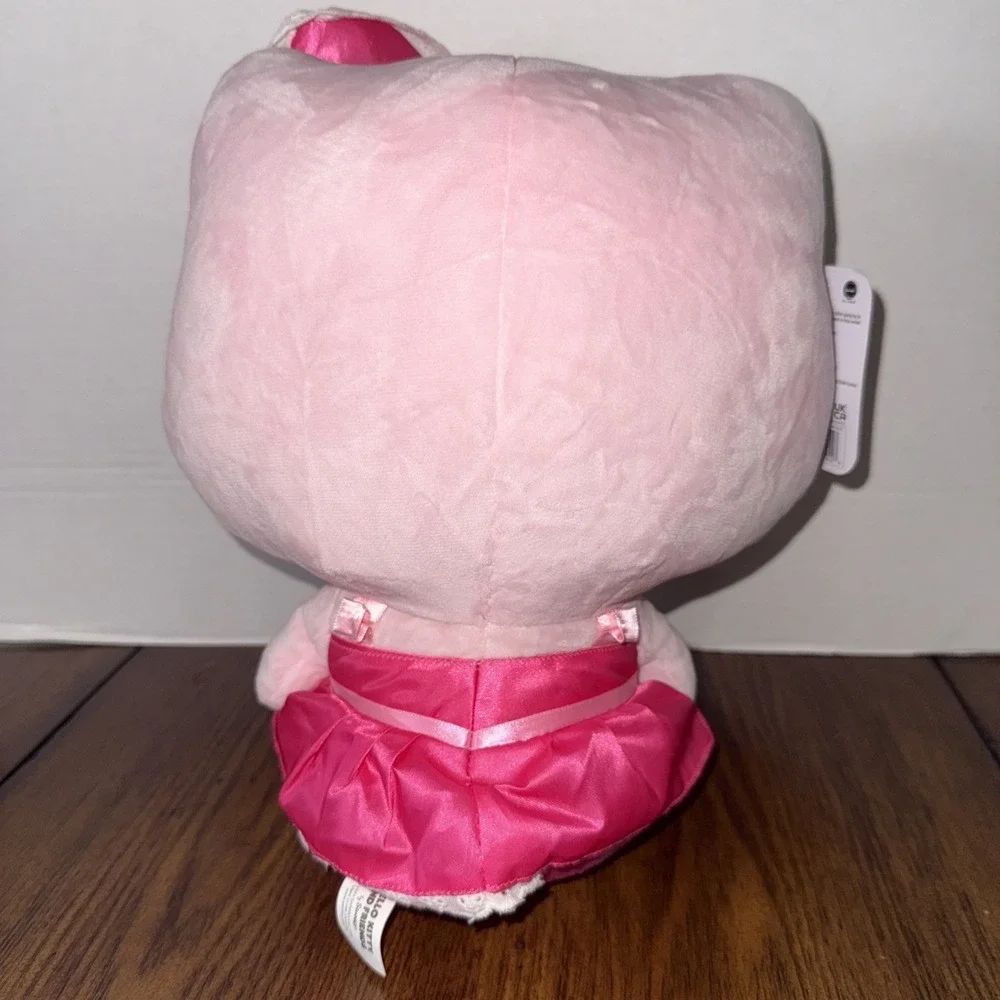 Hello Kitty and Friends: Pink Monochrome Hello Kitty 12